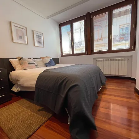 아파트 Atuaire Vivienda A Luminosa Parking Incluido En Plena Calle Comercial
